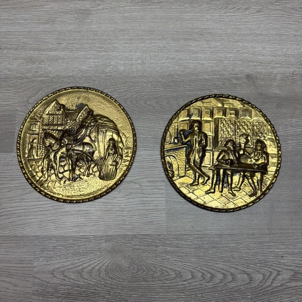 Vintage English Brass Repoussé Wall Plaques Tavern Scene Horse & Carriage 2 - 6